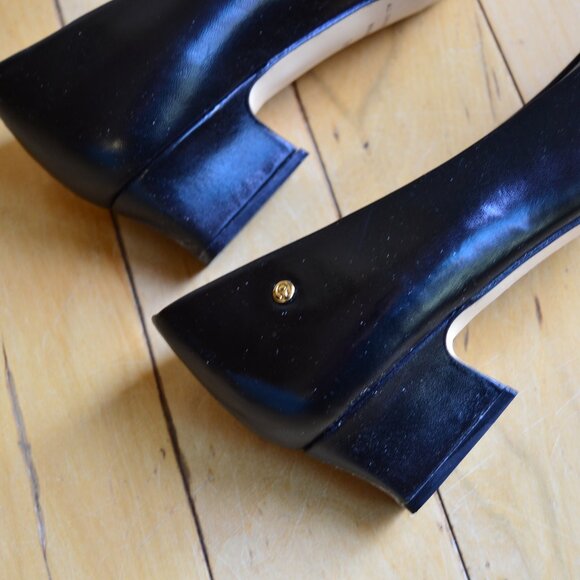 Vintage Etienne Aigner Madrid Leather Heels in Classic Black Size 9 - Picture 5 of 13